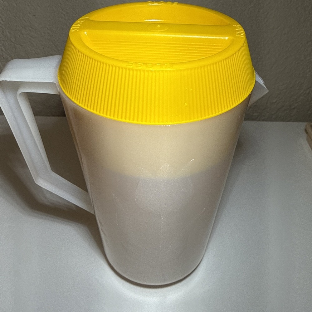 Vintage Clear Yellow 1960s pitcher embossed Tulip with‎ Lid Plastic MCM Retro